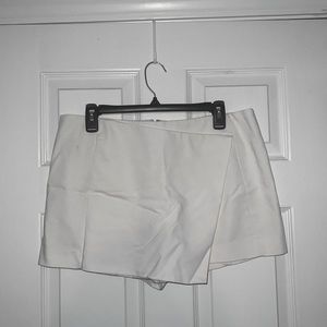 Express skort in white. Skirt is slightly angled in the front